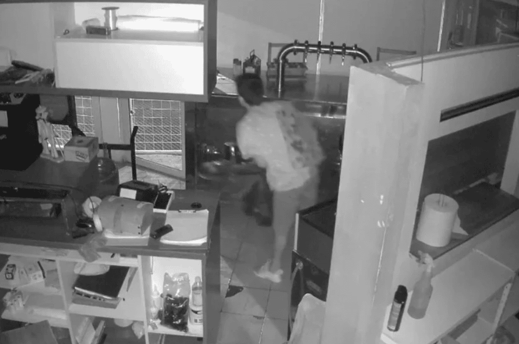 Video: robo de una sola persona en un bar de Barrio Candioti