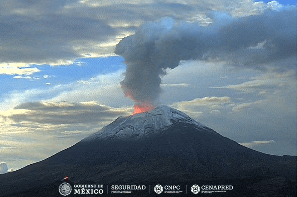 Video: despertó un volcán y está generando caos aéreo en Ciudad de México