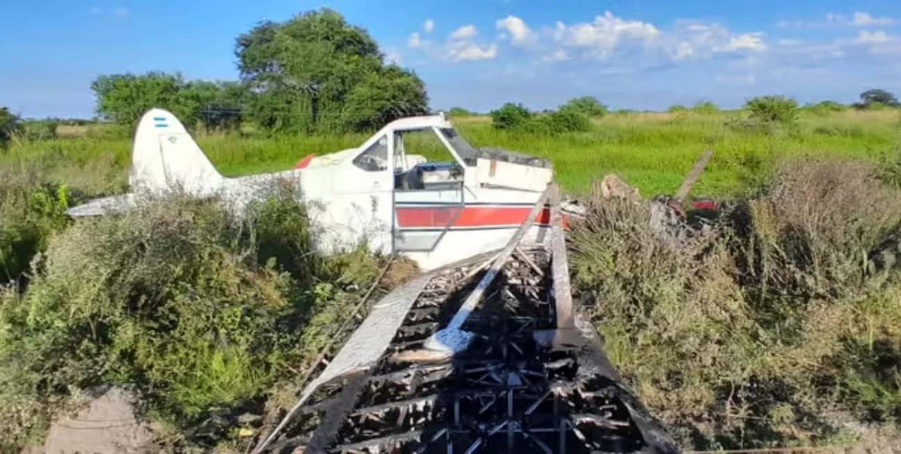 Una avioneta fumigadora cayó en un campo de la zona de Villa Ana: su piloto debió ser trasladado a Reconquista