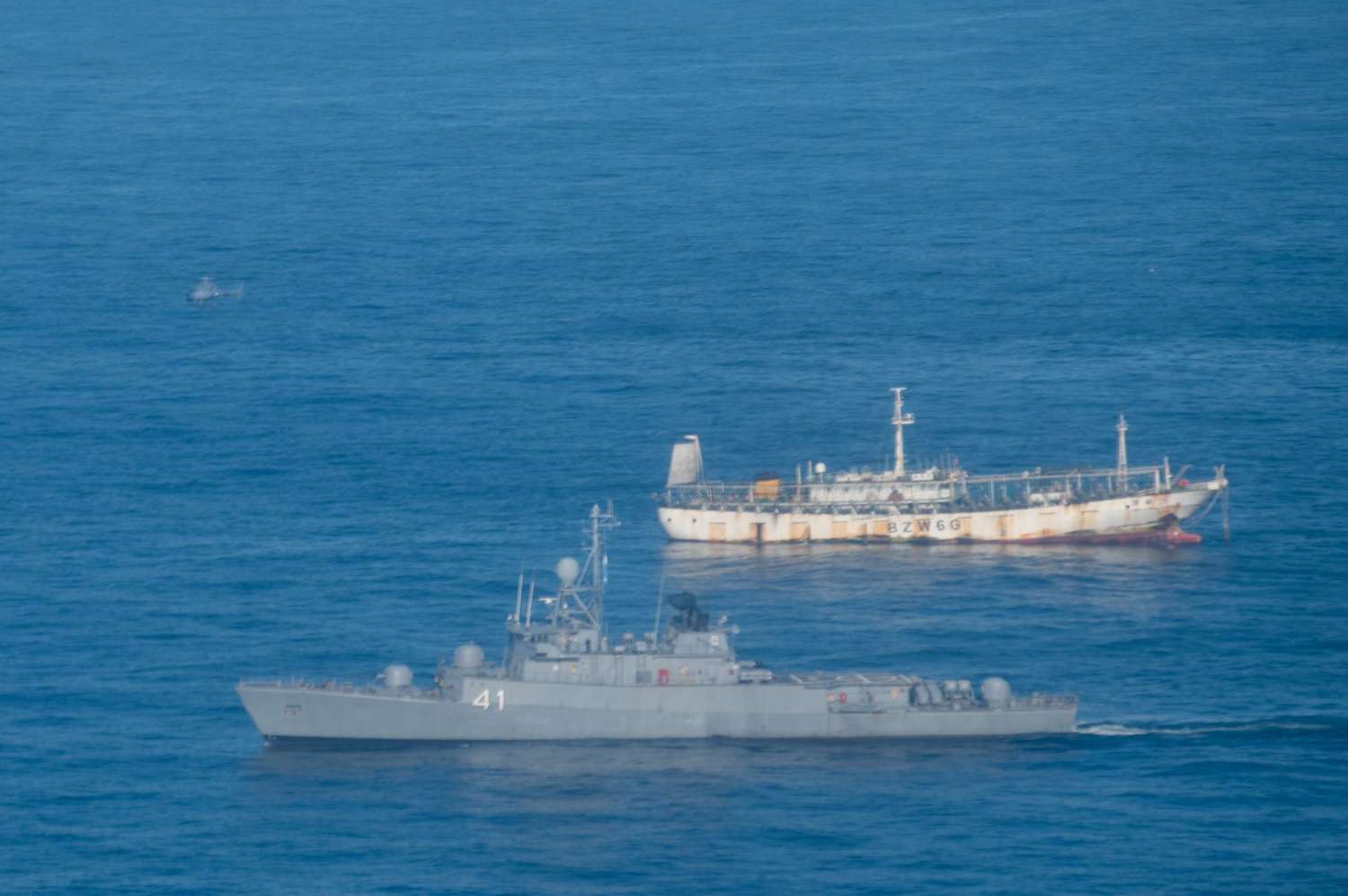 La Armada Argentina detuvo al pesquero chino que quiso evitar ser abordado.