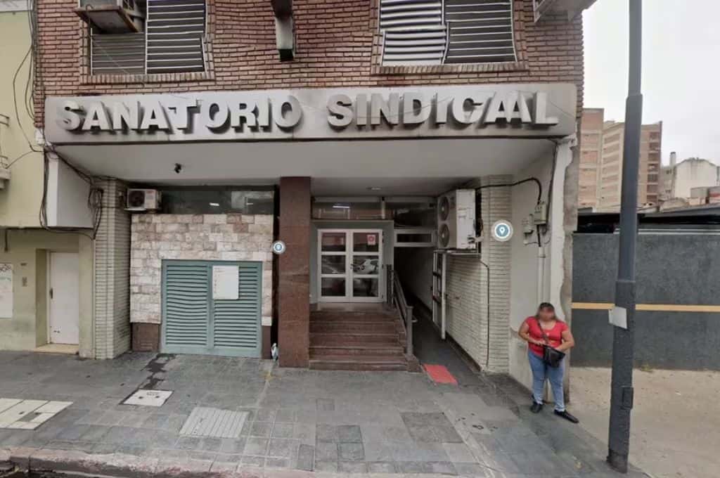 Trágico accidente laboral en Córdoba: un operario murió aplastado por un ascensor