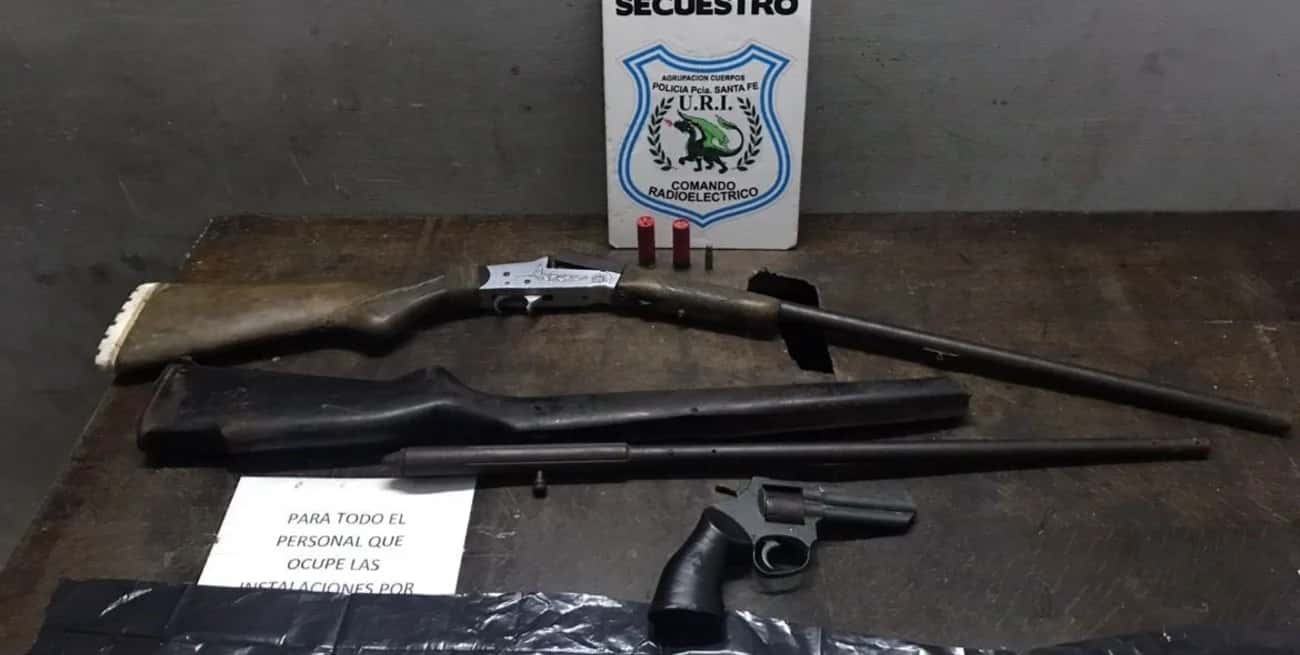 Un joven cayó detenido en barrio Santa Rosa de Lima: tenía varias armas de fuego en su poder