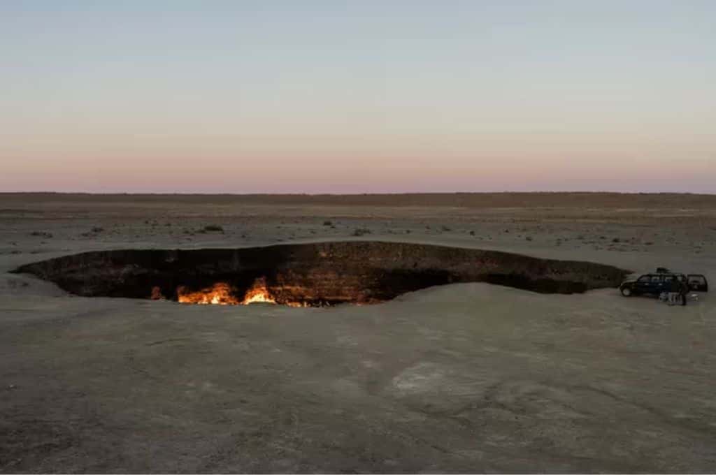 Qué es la “Puerta del Infierno”, el cráter cuyas llamas arden desde hace décadas