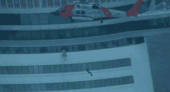 Video: el impresionante rescate en helicóptero de una embarazada en el Atlántico