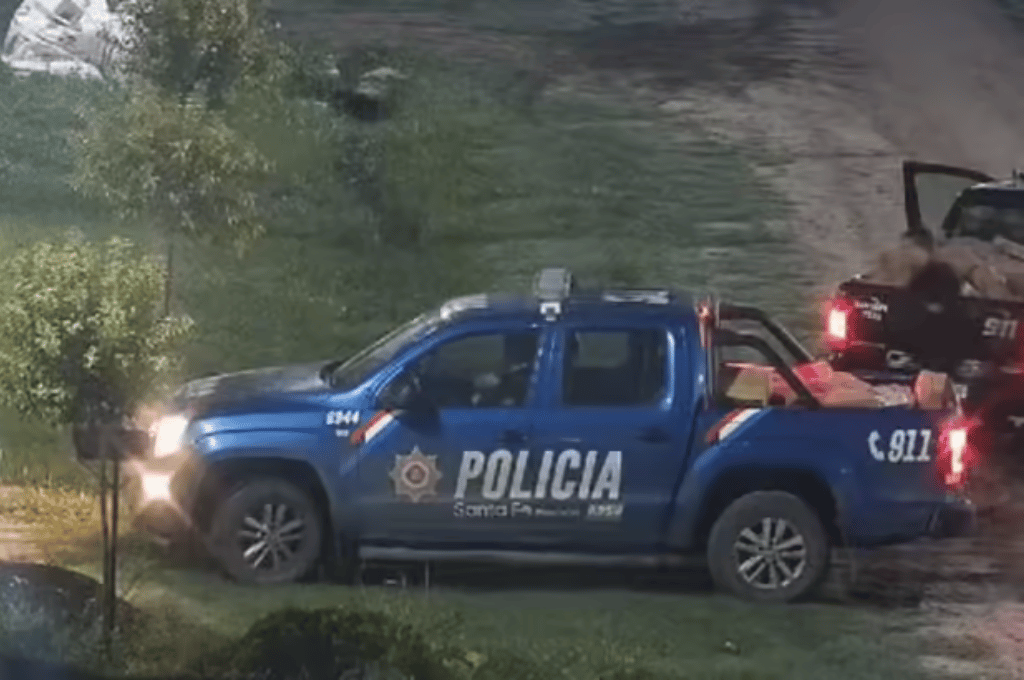 Video: hay seis policías de Seguridad Vial investigados por robar mercadería tras un accidente