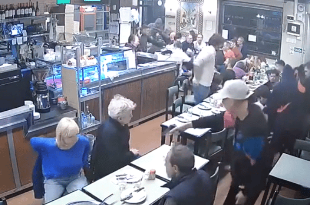 Violento asalto en una pizzería: delincuentes armados robaron y atacaron a los comensales