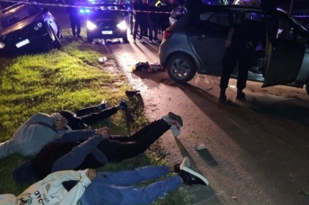 Robaron un auto en Rosario y, tras una persecución policial, fueron detenidos en Funes