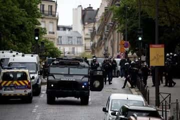 Tensión en el Consulado iraní en París: un hombre con una granada amenazó con hacerse explotar
