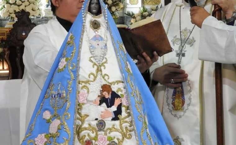 Escándalo con la Virgen del Valle en Catamarca: le bordaron la imagen de Milei en su manto