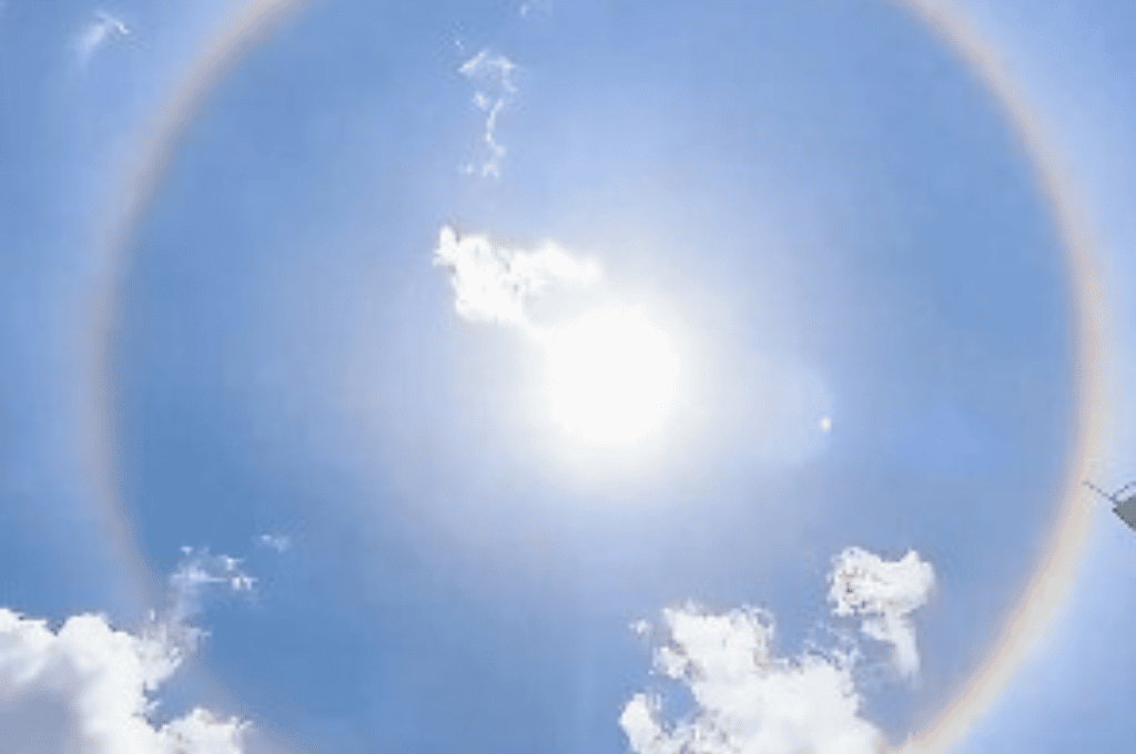 Video: un extraordinario halo solar iluminó el cielo del Tíbet
