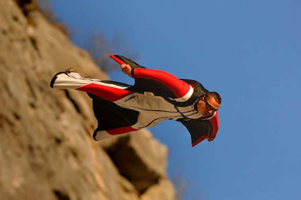 ¡Extremo y peligroso!: Wingsuit, el “vuelo de pájaro” de moda en la Patagonia
