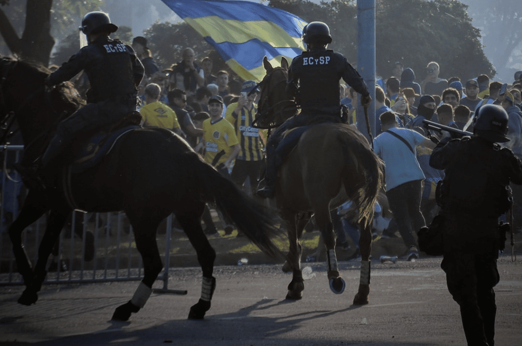Copa Libertadores: corridas y balas de gomas en la previa al partido, Rosario Central - Atlético Mineiro