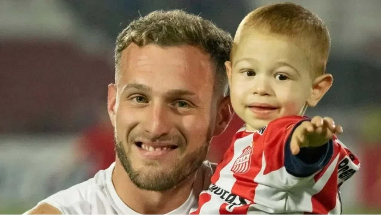 Un jugador de Deportivo Riestra lanzó una conmovedora campaña para conseguir un donante para su hijo