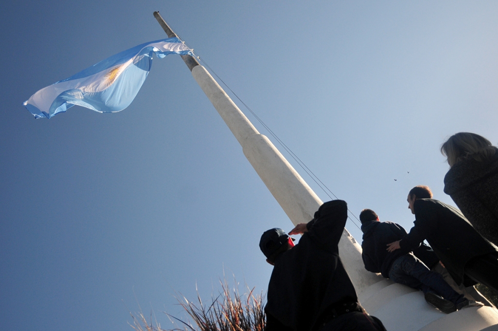 Día de la Bandera: Alumnos juraron lealtad a la insignia patria – Notife