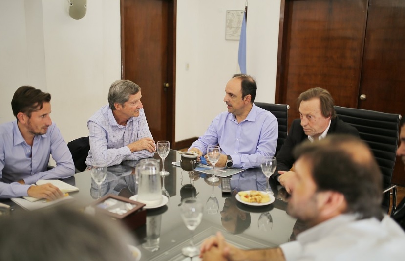 Santa Fe y Paraná ya diseñan un aeropuerto internacional