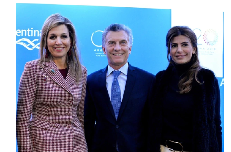 Mauricio Macri recibió a la reina Máxima en la Casa Argentina en Davos