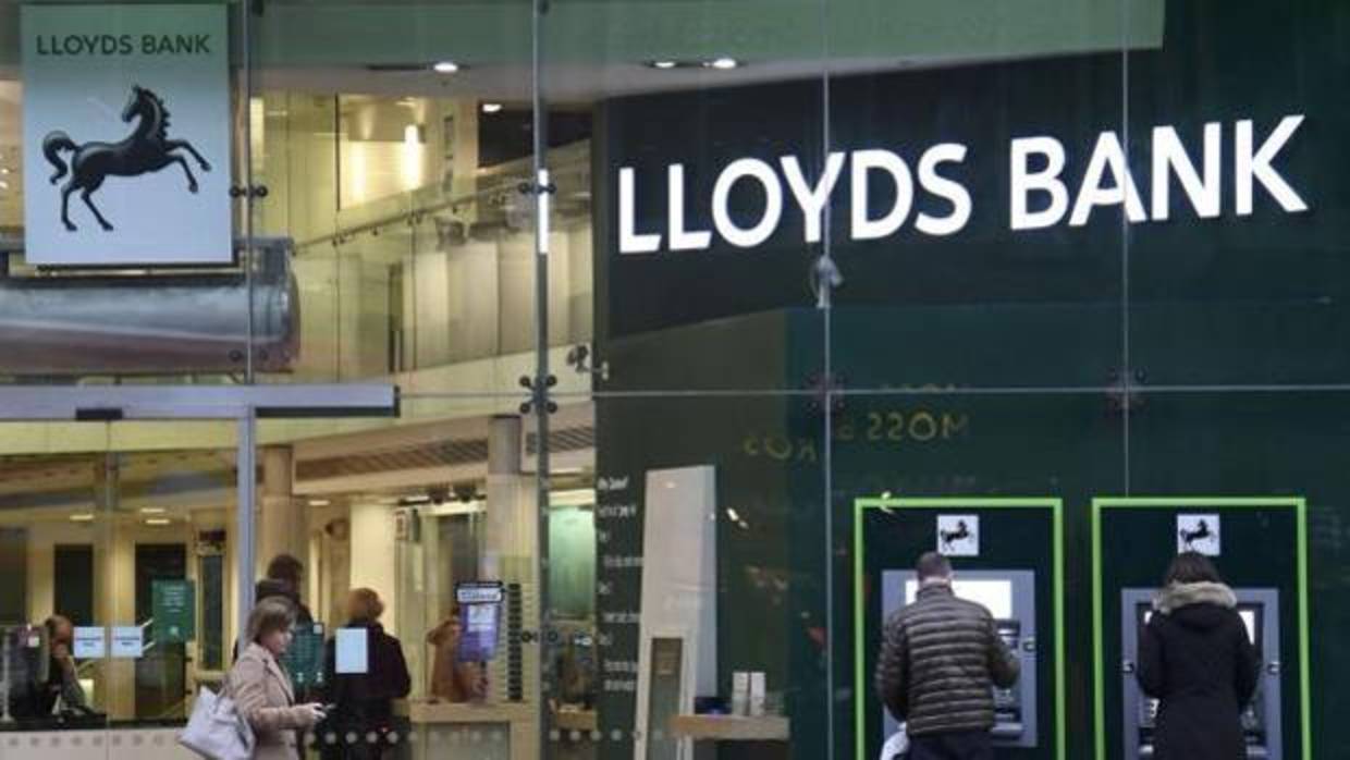 Lloyds prohíbe a sus clientes comprar bitcóin con tarjeta de crédito