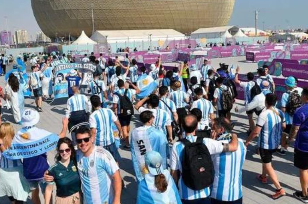 Video Así Viven Los Hinchas Argentinos Y Mexicanos La Previa Del Duelo Decisivo En Qatar Notife 1928