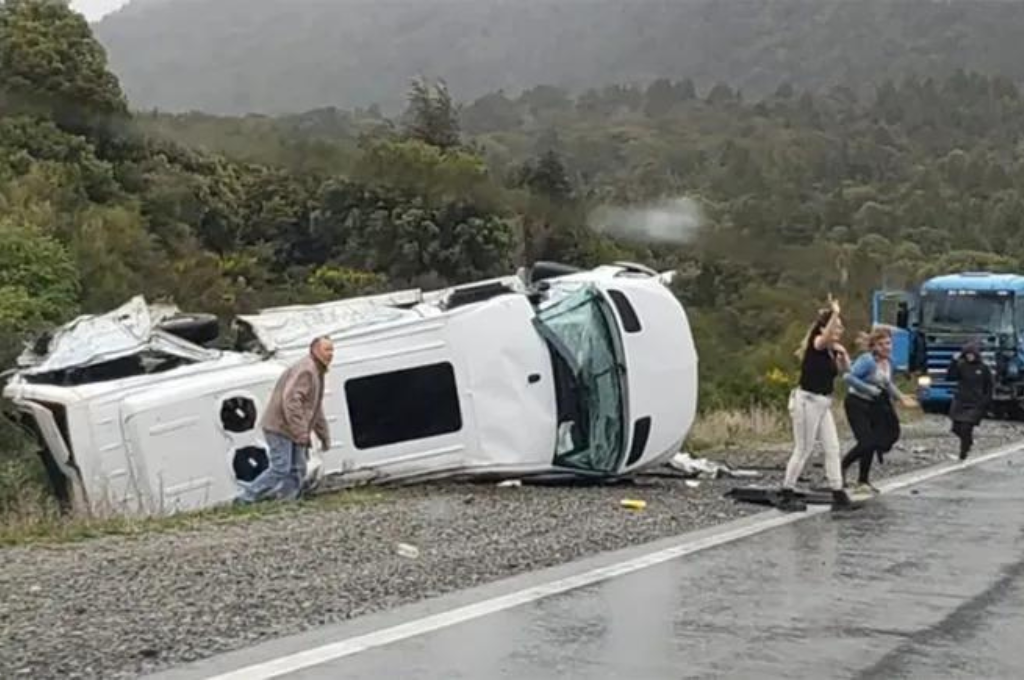 Choque Fatal Entre Una Traffic Y Un Cami N En La Ruta Dej Al Menos