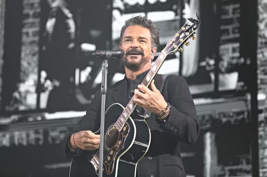 Ricardo Arjona Y Una Emotiva Despedida A Su Gira Blanco Y Negro Tour Se Retira De Los