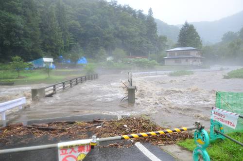 El tifón María golpeó con fuerza el noreste de Japón, causando graves daños