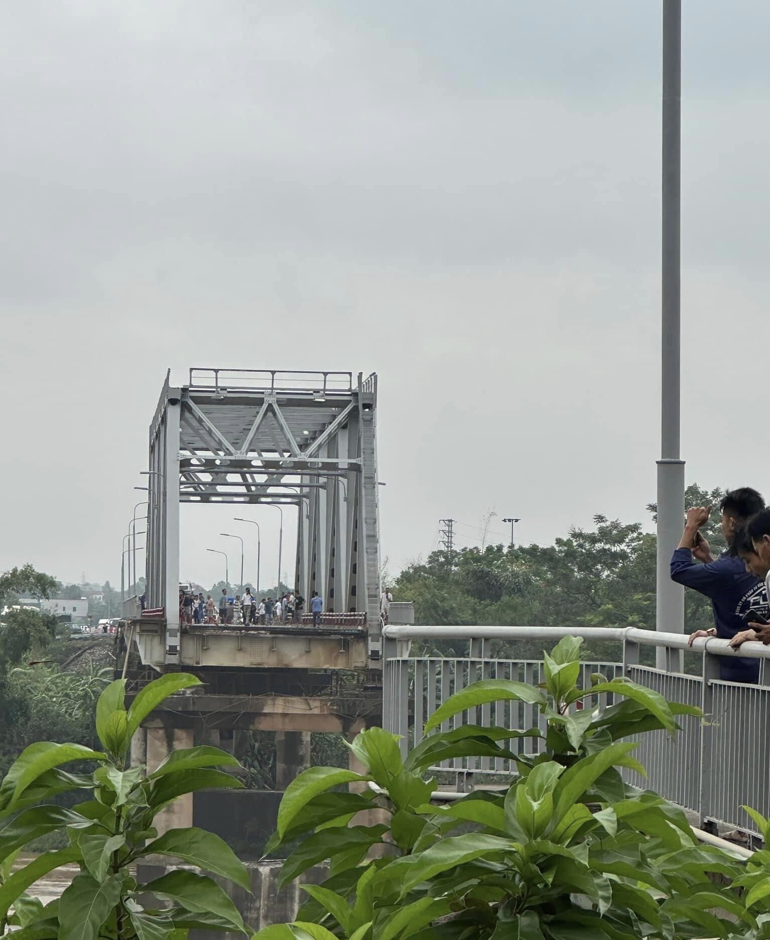 Puente Phong Chau