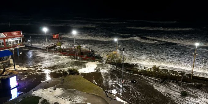 Un ciclón extratropical golpeó la Costa Atlántica con olas de hasta siete metros