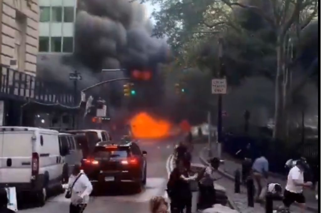 Un auto explotó en la zona financiera de Nueva York y causó caos entre los habitantes