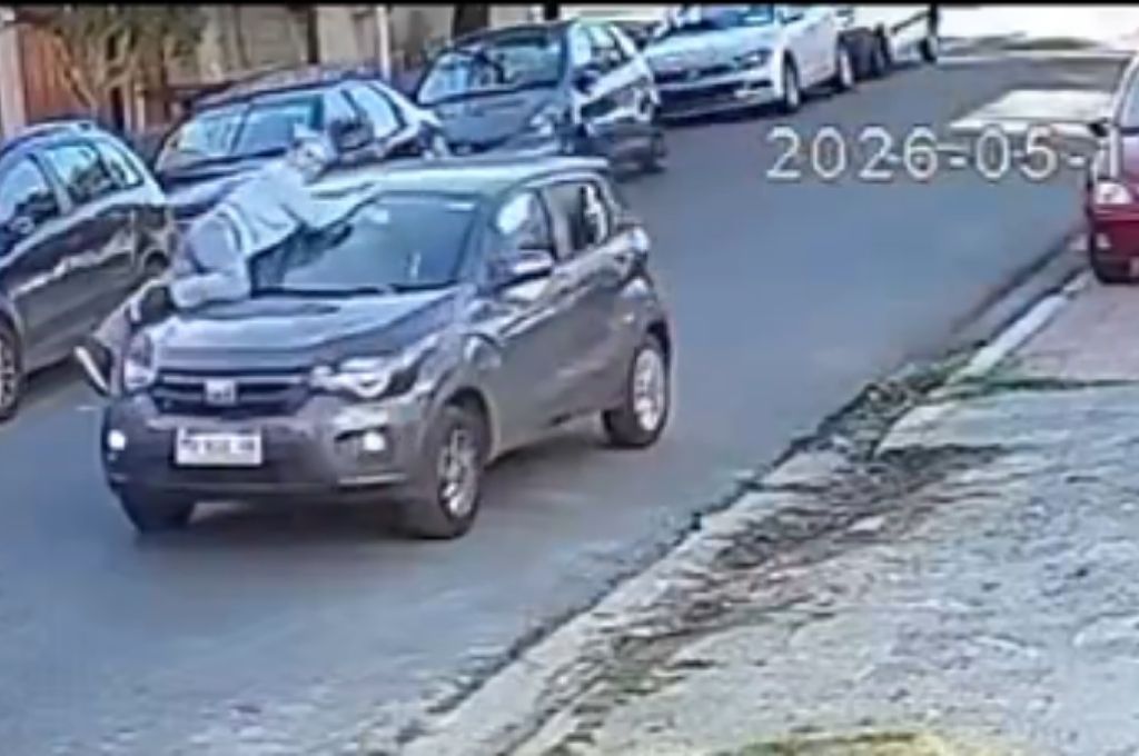 Ramos Mejía: intentó evitar el robo de su auto, se subió al capot y fue arrastrada 50 metros