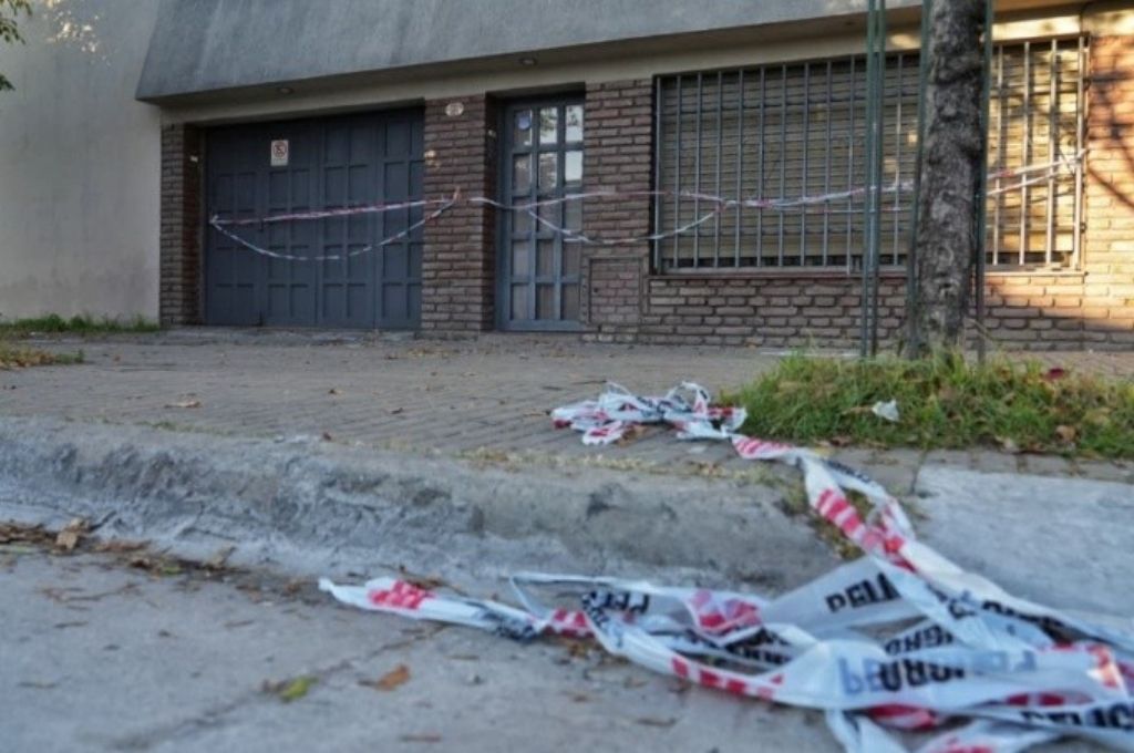 Rosario: hallaron muerto en su casa al dueño de un bar y su hijo quedé detenido