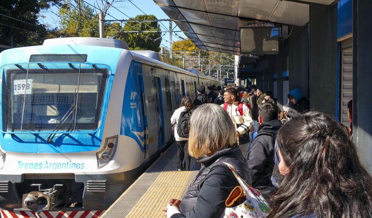 Tragedia en Barracas: un hombre murió tras ser arrollado por un tren de la línea Roca