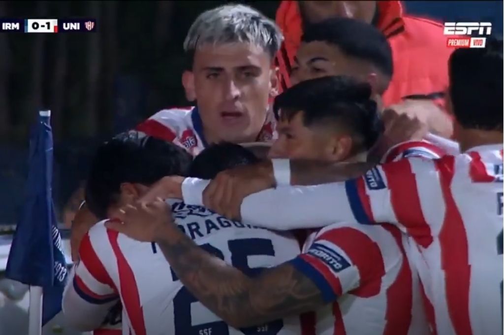 Unión le ganó a Independiente Rivadavia y pasó a cuartos de final