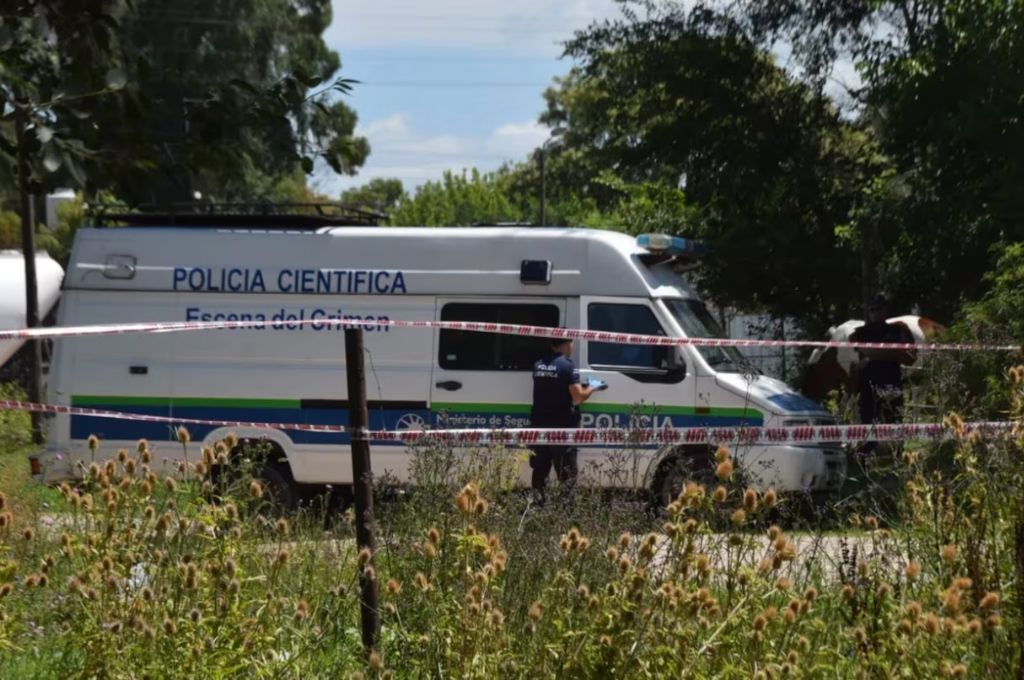 Hallaron muerto a un hombre junto a un arroyo en Berisso
