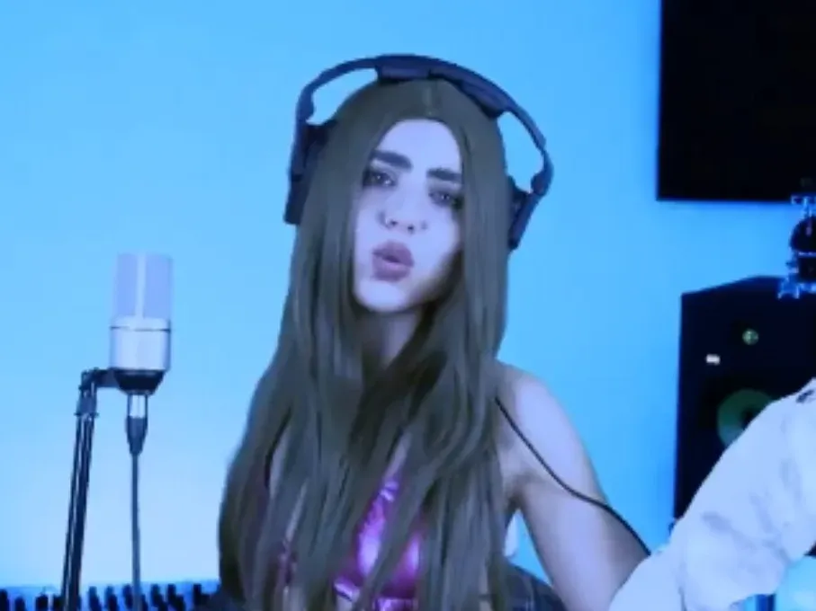 Al estilo Shakira: Cami Mayán lanzó una picante parodia musical contra Alexis Mac Allister y su suegra