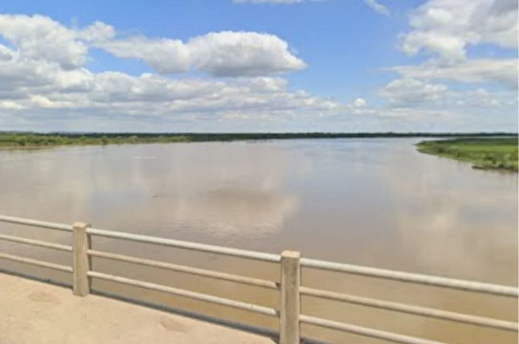 Buscan intensamente a un hombre desaparecido tras el vuelco de su lancha en el río Colastiné