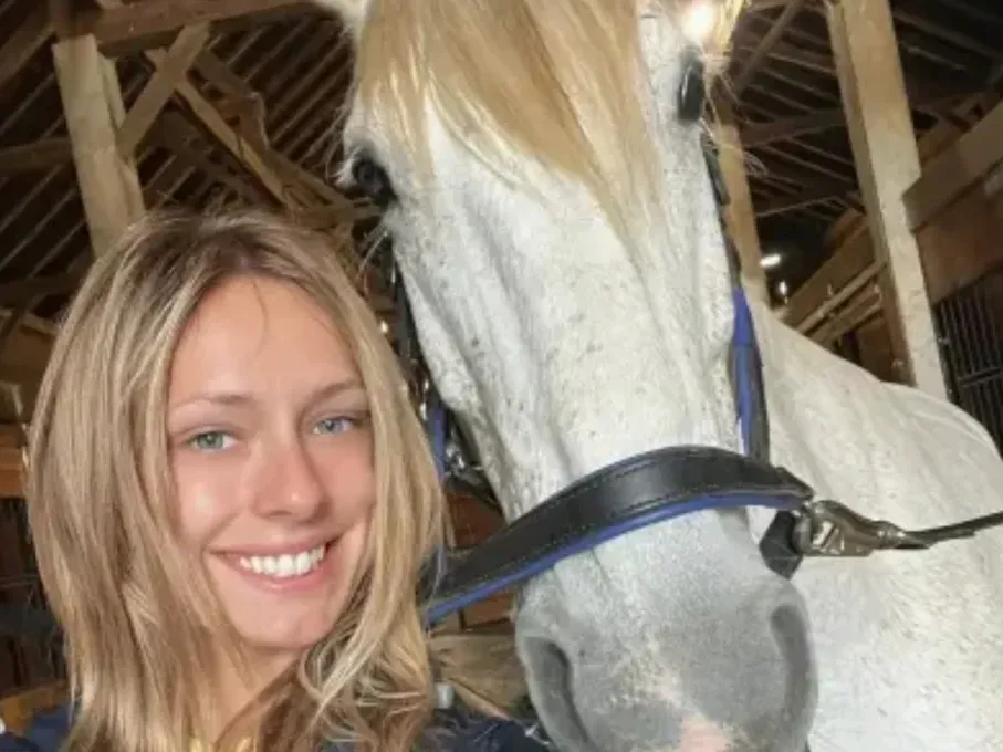 Tragedia en Massachusetts: una reconocida jinete de 25 años murió tras ser aplastada por su propio caballo
