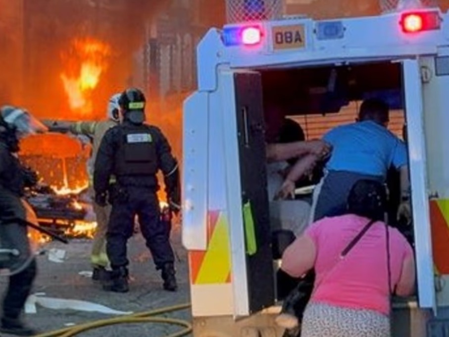 Violentas protestas en Belfast tras el apuñalamiento de un ciudadano por parte de un inmigrante