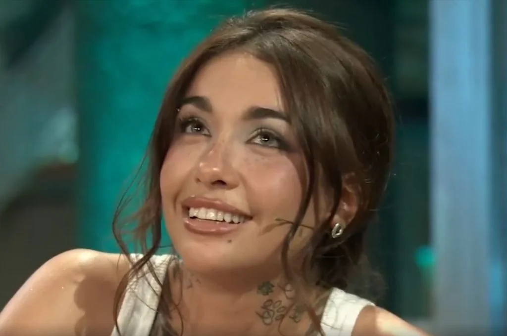 María Becerra sorprendió al hablar de su frecuencia sexual con J Rei en la TV española: Los dos gauchitos