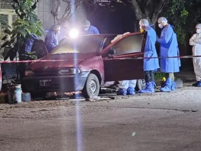 Tucumán: encontraron el cuerpo de una mujer con un cable en el cuello dentro de un auto incendiado