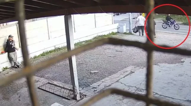 Una motociclista sin licencia atropelló y mató a un jubilado en La Plata