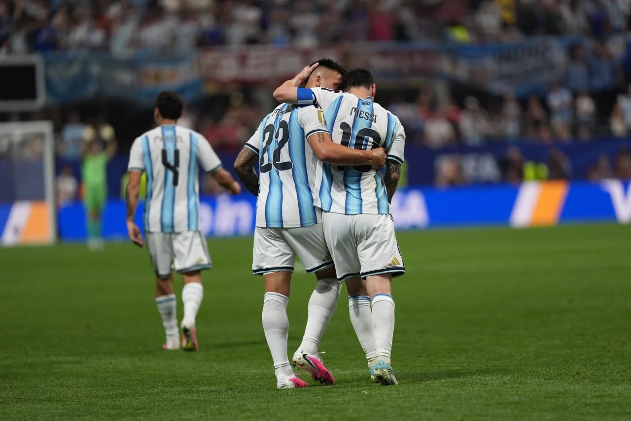 Argentina reaccionó a tiempo, le ganó a Egipto en un final inolvidable y está en cuartos de final