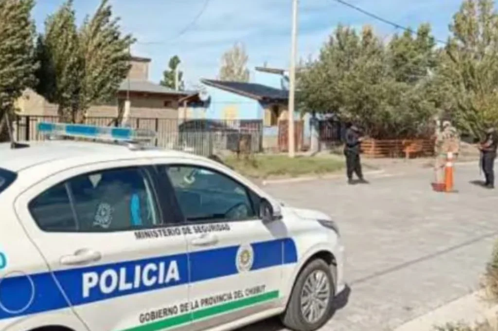 Chubut: un comerciante discutió con su vecino y murió tras ser apuñalado