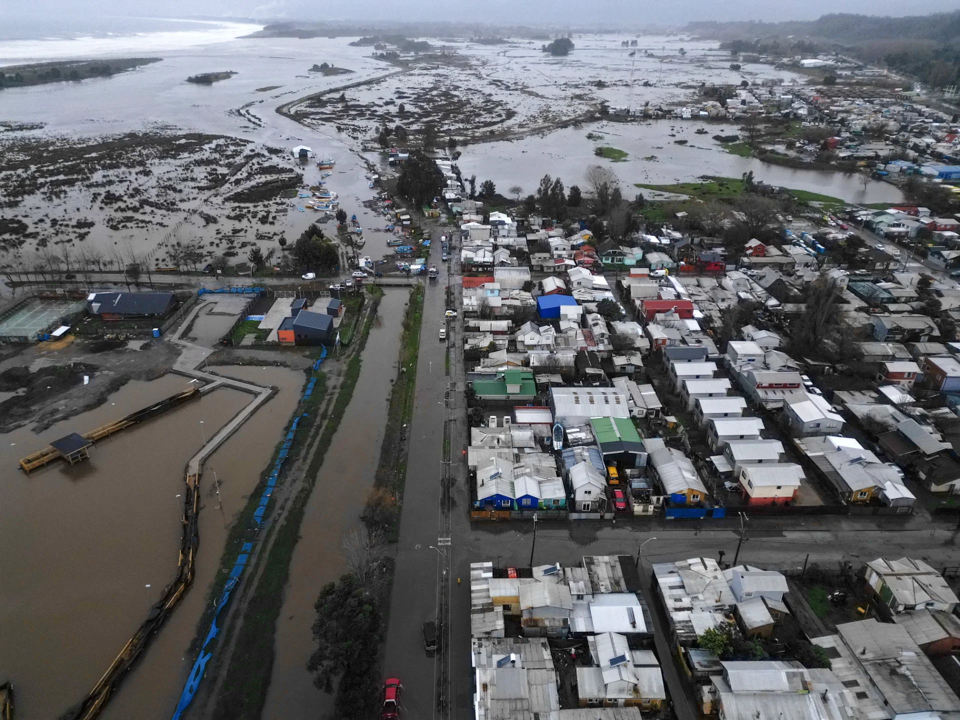 Al menos cuatro muertos y miles de evacuados por el devastador temporal en Chile