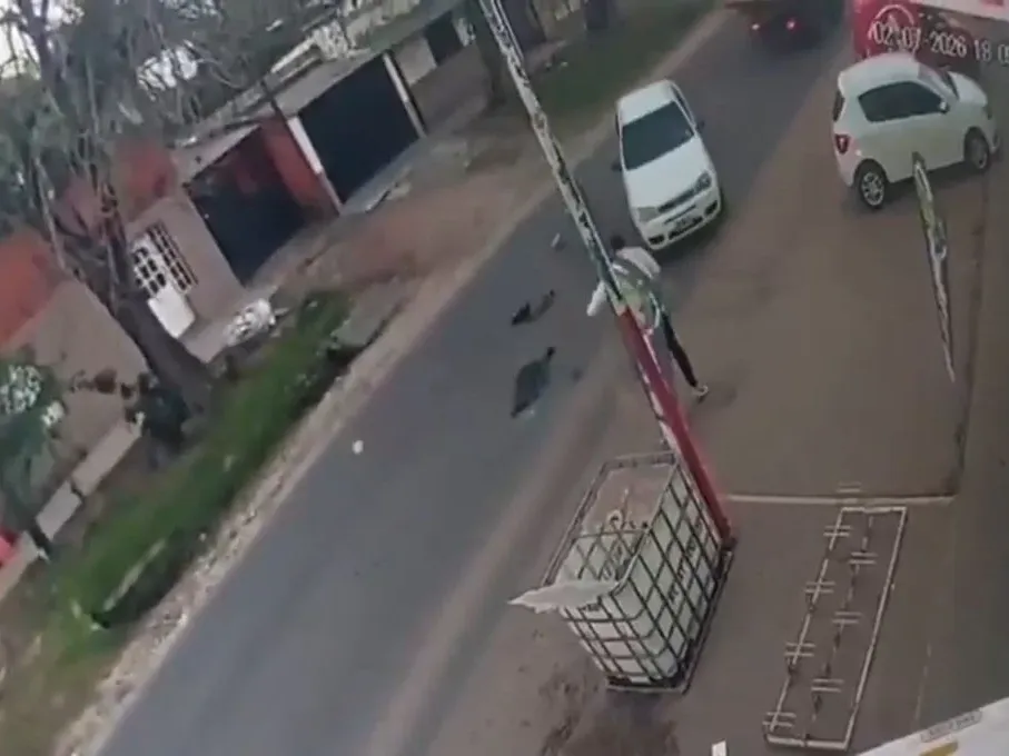 Milagro en Reconquista: una beba sobrevivió tras salir despedida de un auto que fue enganchado por un camión